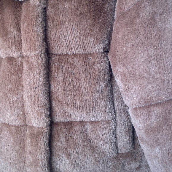 Abercrombie Faux Fur Mini Puffer Coat - Picture 6 of 16